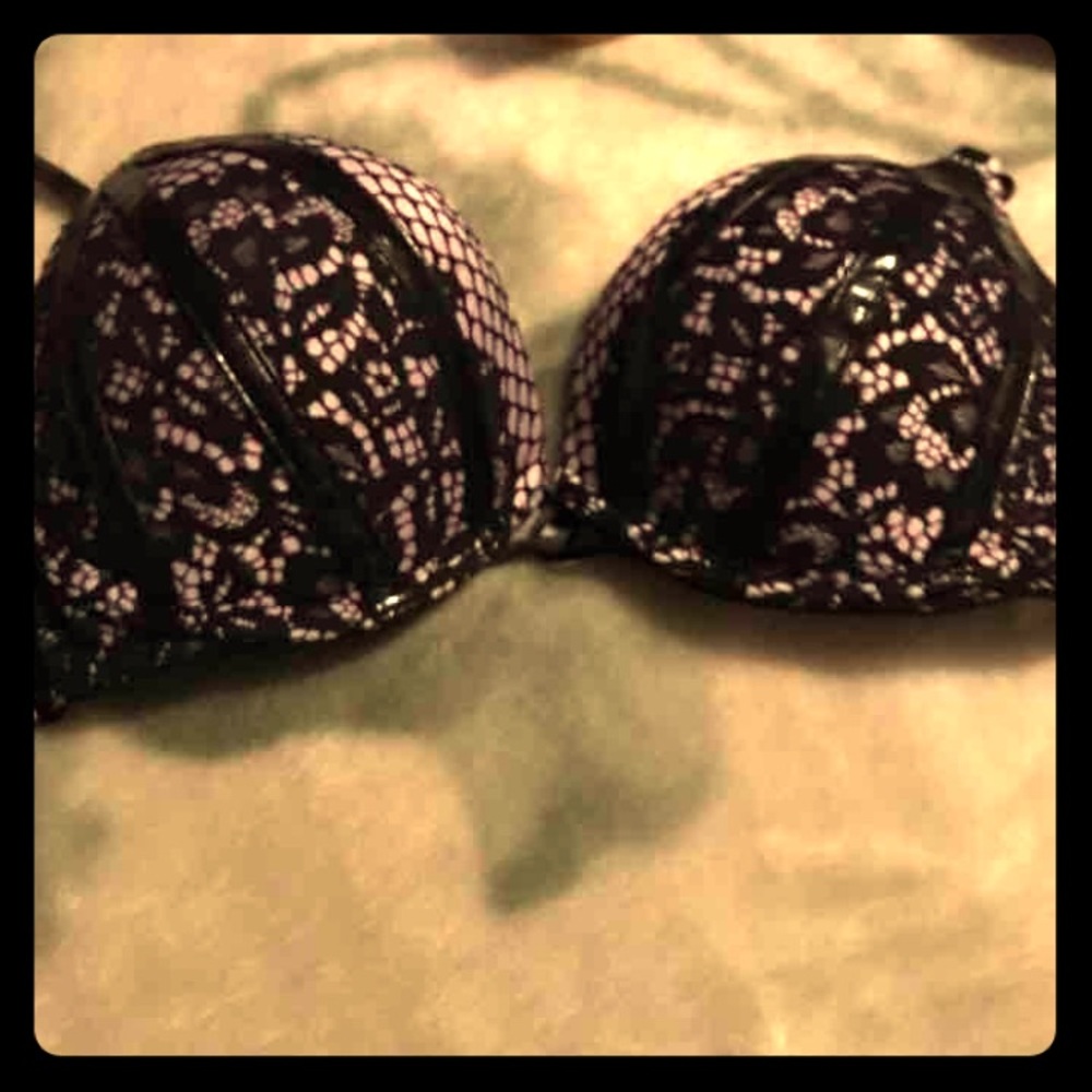SOLD Victoria secret 34b