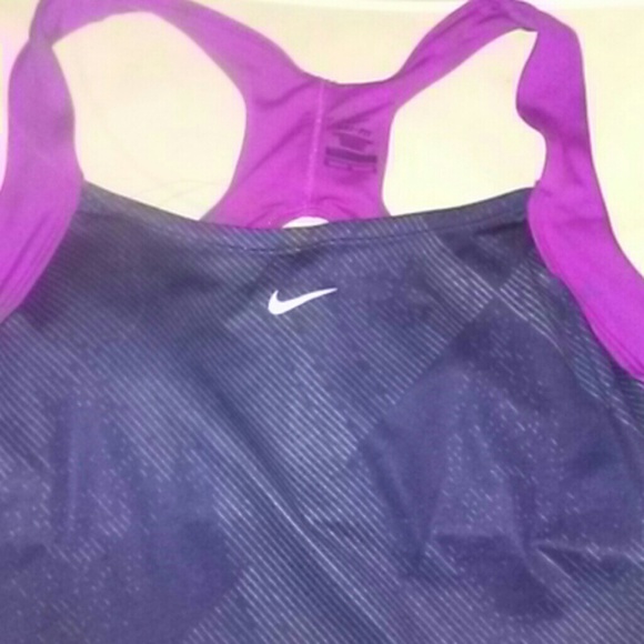 Nike - Picture 2 of 3