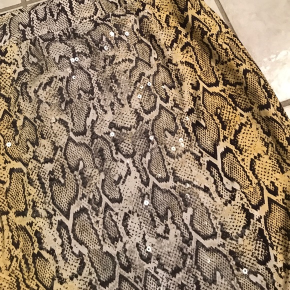Snake sequence skirt. Like new! - Picture 2 of 3