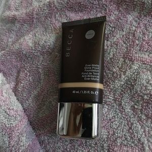 Becca ever matte foundation !!