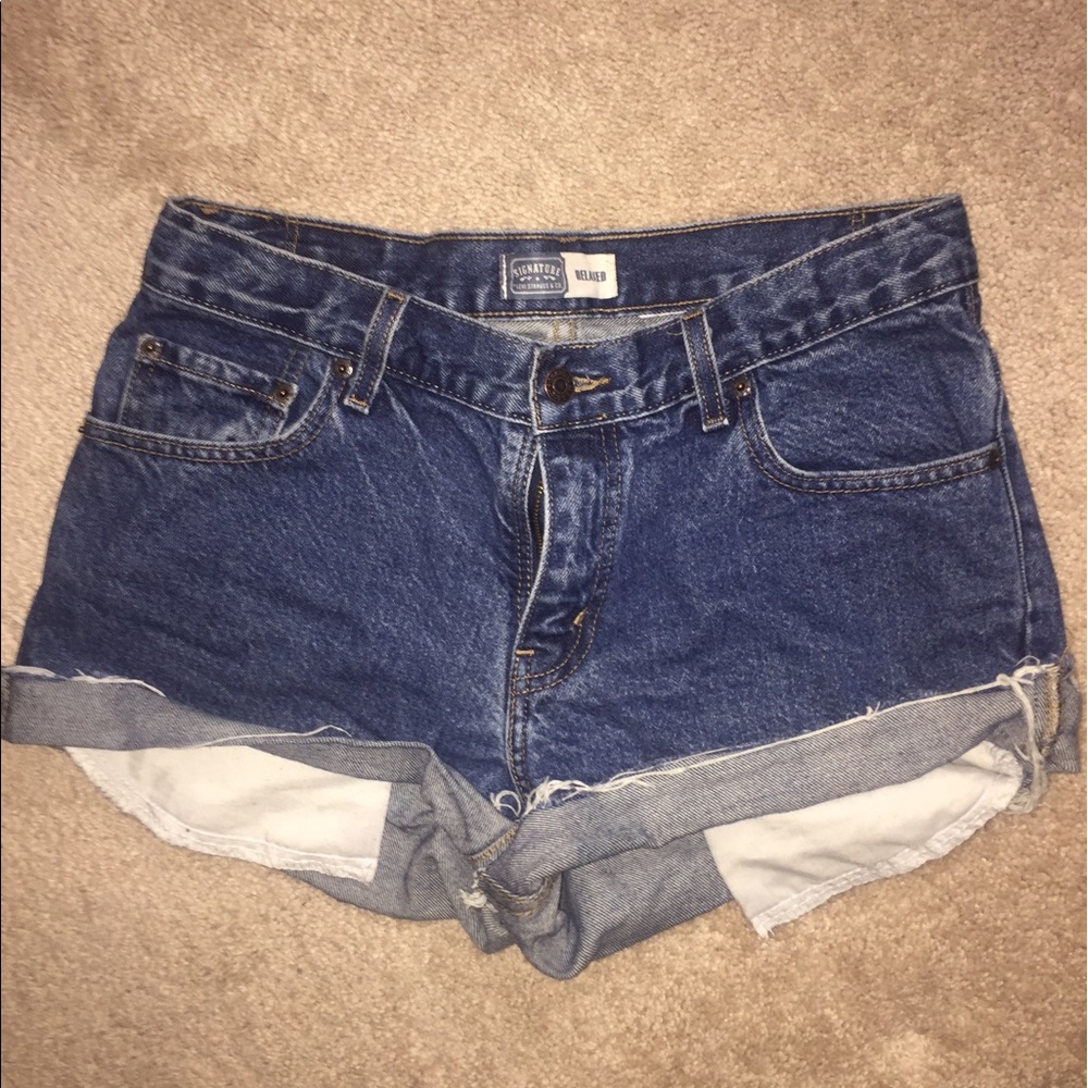 🚨High waist Levi's shorts🚨