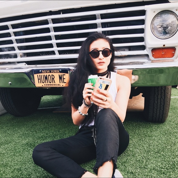 Meet your Posher, Kristen! - Picture 2 of 6