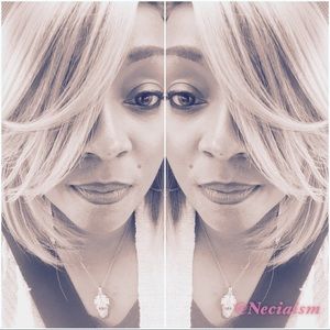 Meet your Posher, Necia