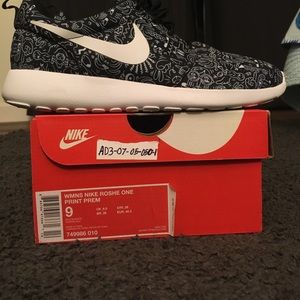 Women's Nike Roshe Premiums