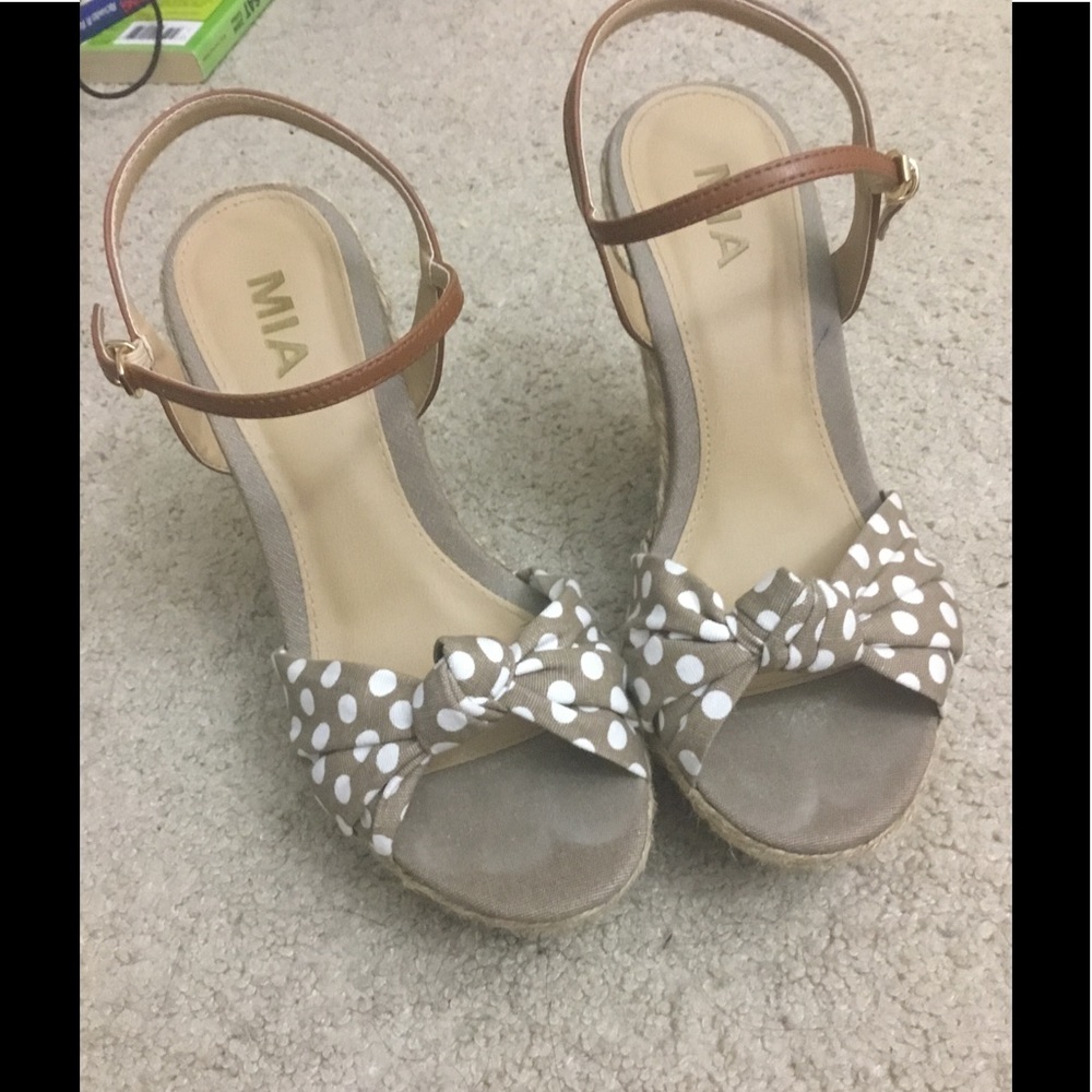 MIA size 7 polka dot wedges