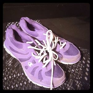 Women's gym shoes