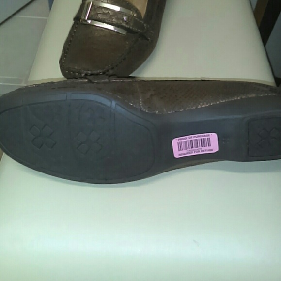 NATURALIZER FLATS FREE with $30 purchase - Picture 4 of 4