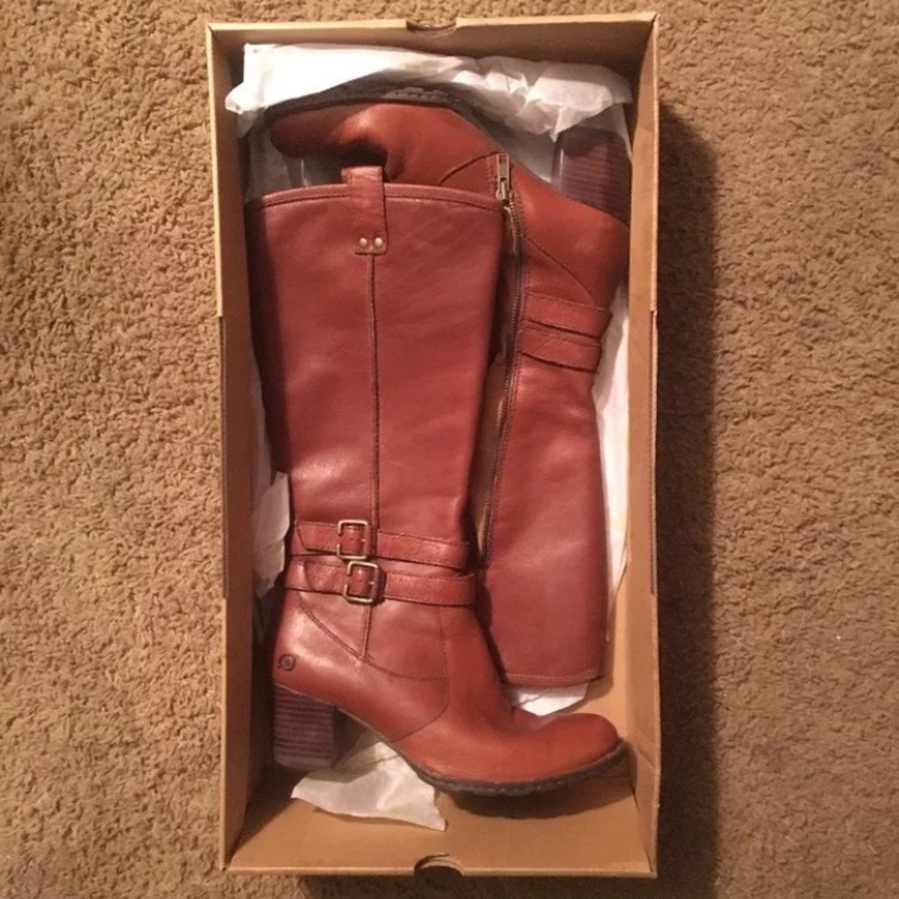 Born Brown Lewisa Boots size 8
