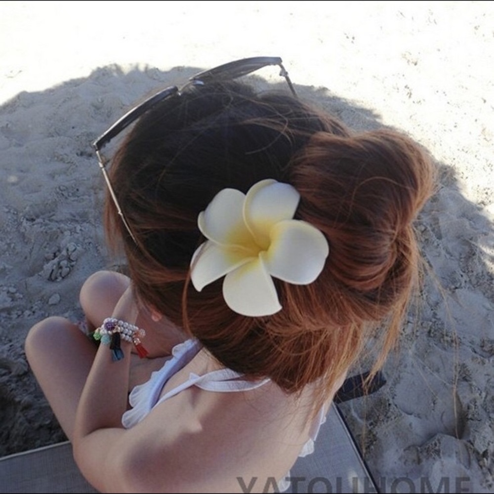 NWOT Plumeria Barrettes