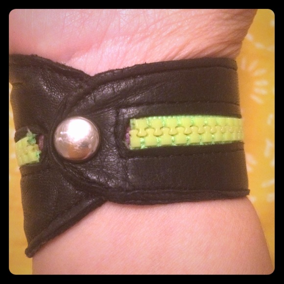 BRACELET SET WITH NEON GREEN ZIPPER - Picture 3 of 6