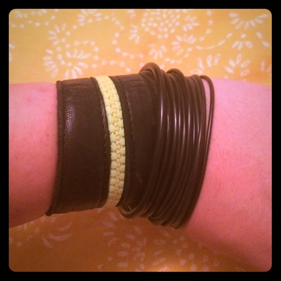 BRACELET SET WITH NEON GREEN ZIPPER - Picture 4 of 6