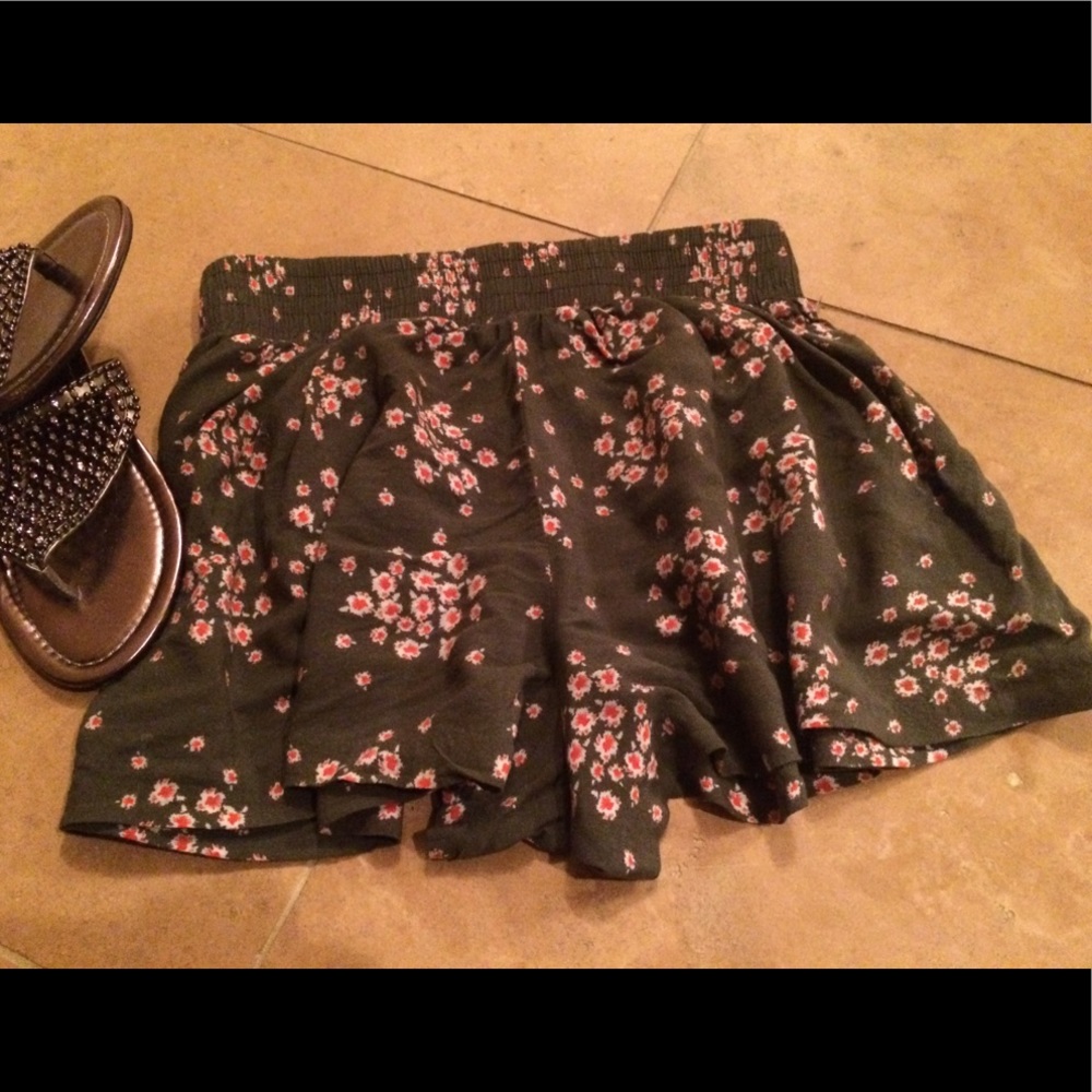 Xhilaration Green floral culottes mini shorts