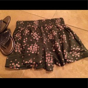 Xhilaration Green floral culottes mini shorts