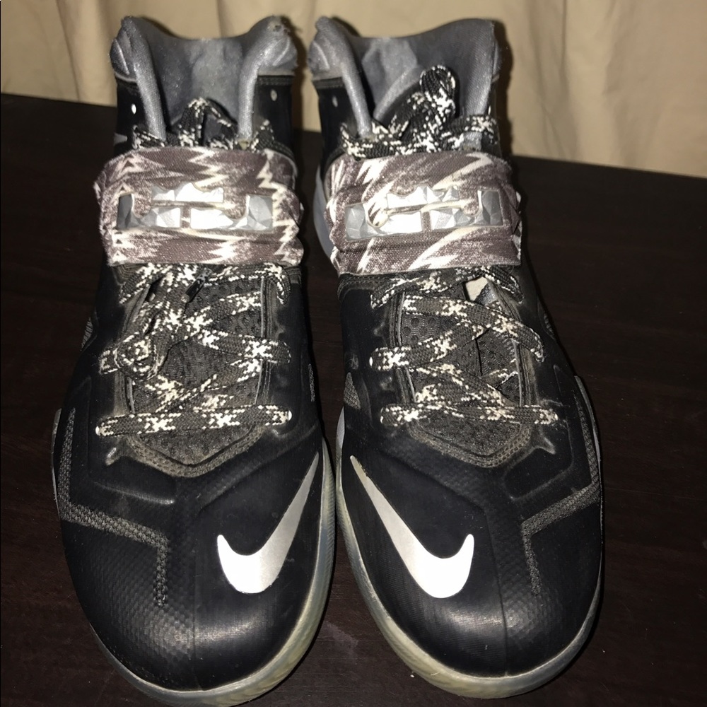 Great Condition Nike Basketball Shoes