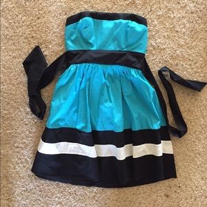 Blue strapless dress