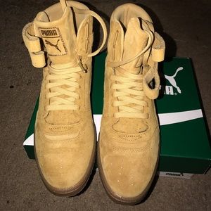 Puma Sky II in Taffy-Gold