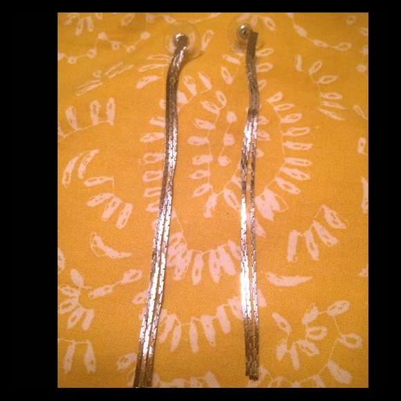 SLEEK SILVER CHAIN STRAND EARRINGS - Picture 4 of 5