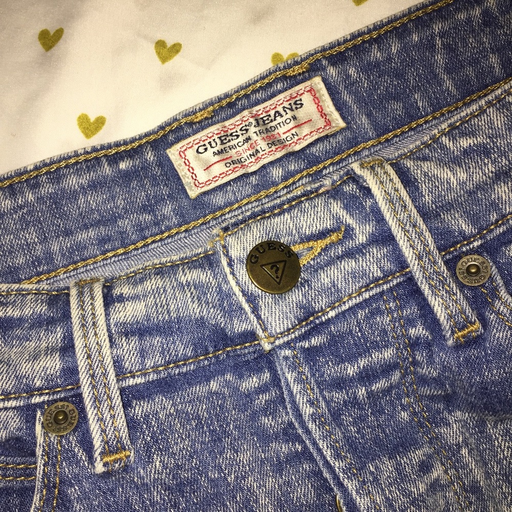 Guess Distressed High Raises Shorts - Picture 3 of 3