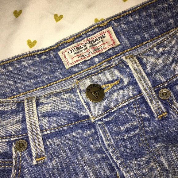 Guess Distressed High Raises Shorts - Picture 3 of 3