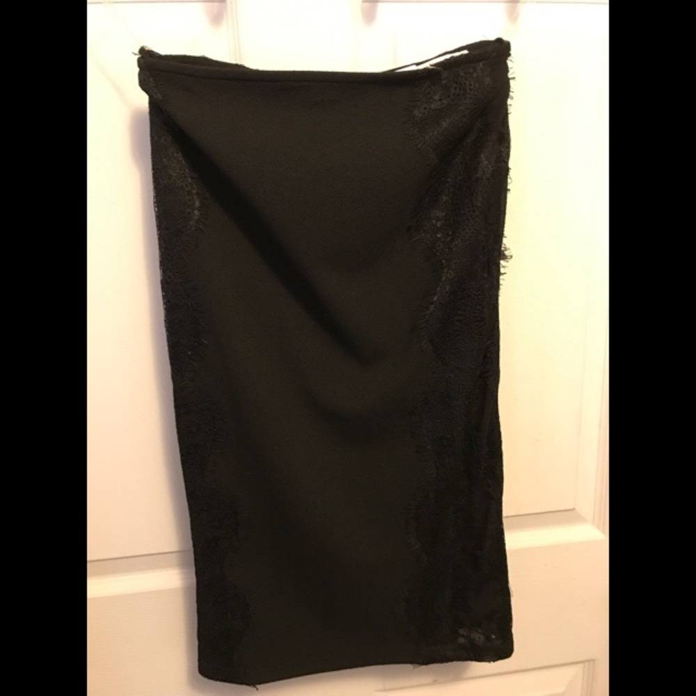 🔺SOLD 🔺Lace black midi skirt