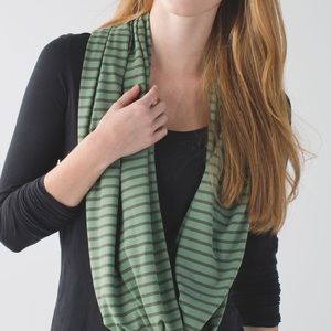 SOLD ‼️ Lululemon Vinyasa Scarf