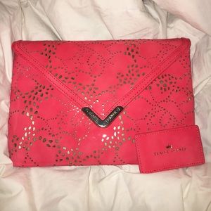 Elaine Turner Bella clutch