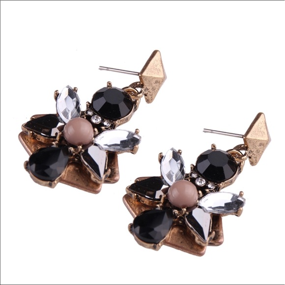 New Taupe Earrings Beautiful - Picture 2 of 2