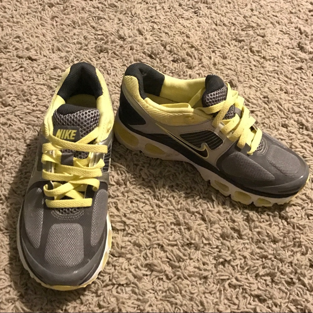 Women's Nike shoe