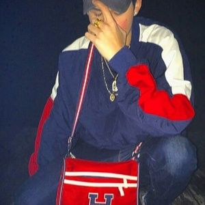 Tommy hilfiger long sleeve, color block!