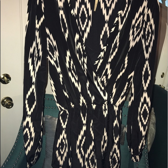 PRIMI SILKY FLOWY BLACK/OFF-WHITE DRESS SZ MEDIUM - Picture 3 of 4