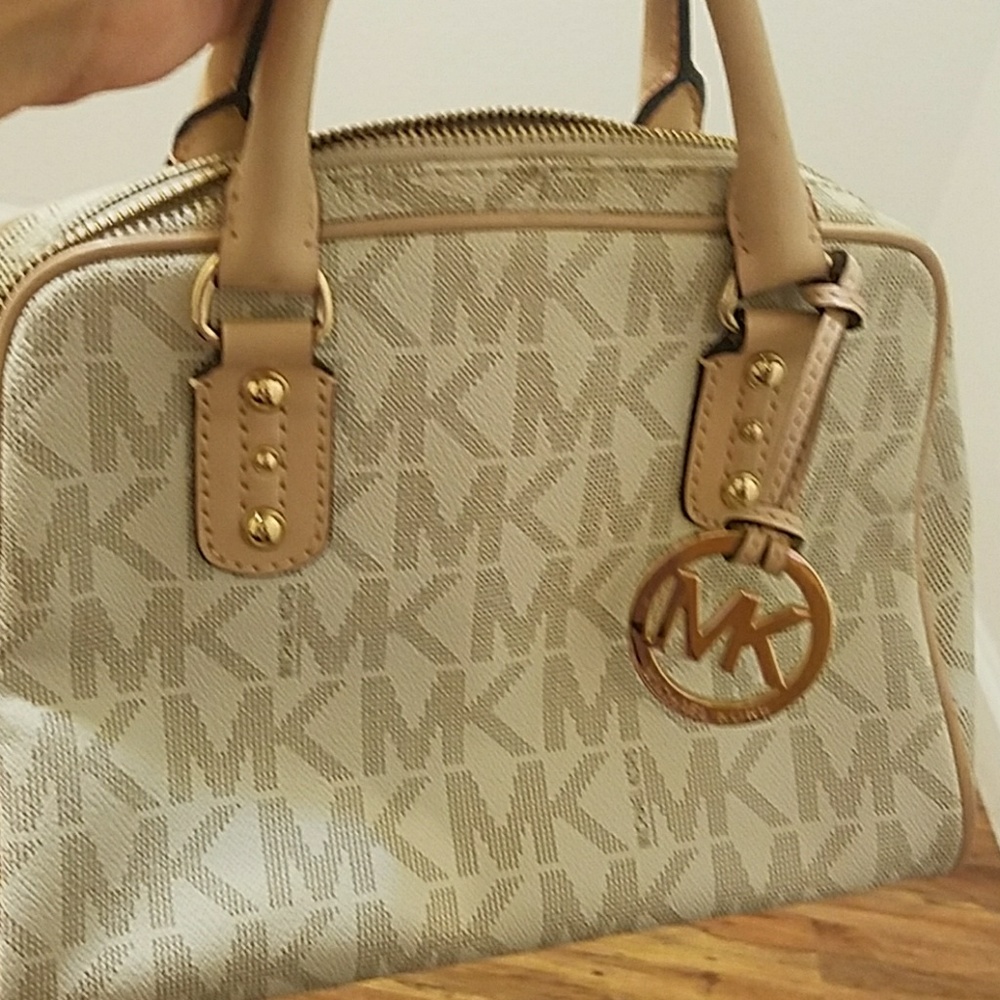 Authentic Michael kors bag with crossbody strap