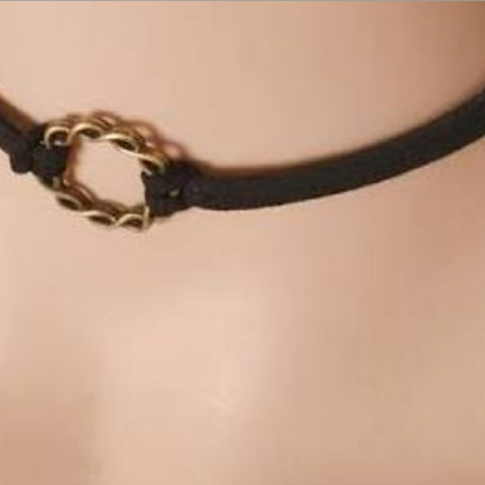 Vintage style metal twist choker