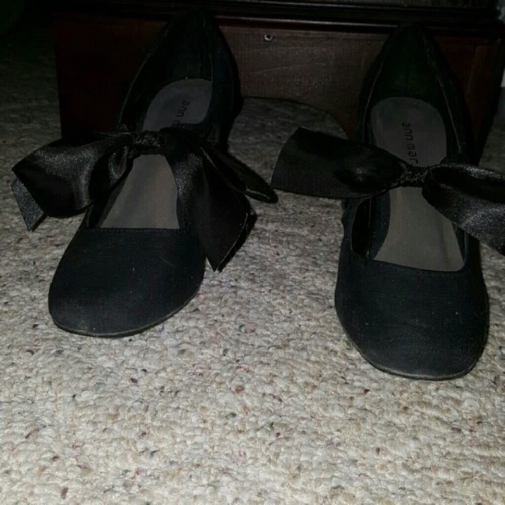 Ann Marino bow heels.