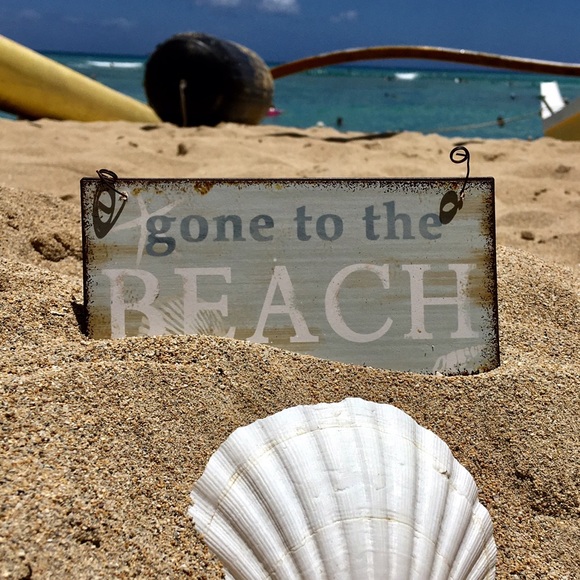 Vintaged Metal Door Sign 'Gone to the ๐ Beach' - Picture 4 of 6