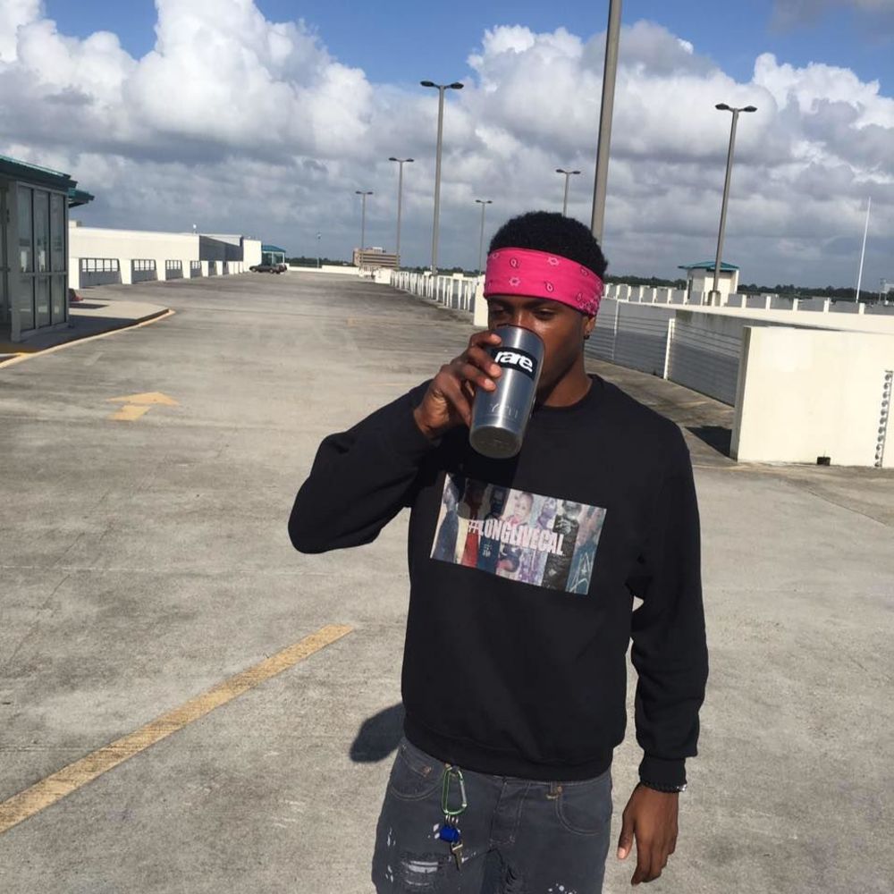 Meet your Posher, Dekee