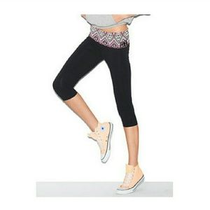 PINK Victoria's Secret cropped yoga pants