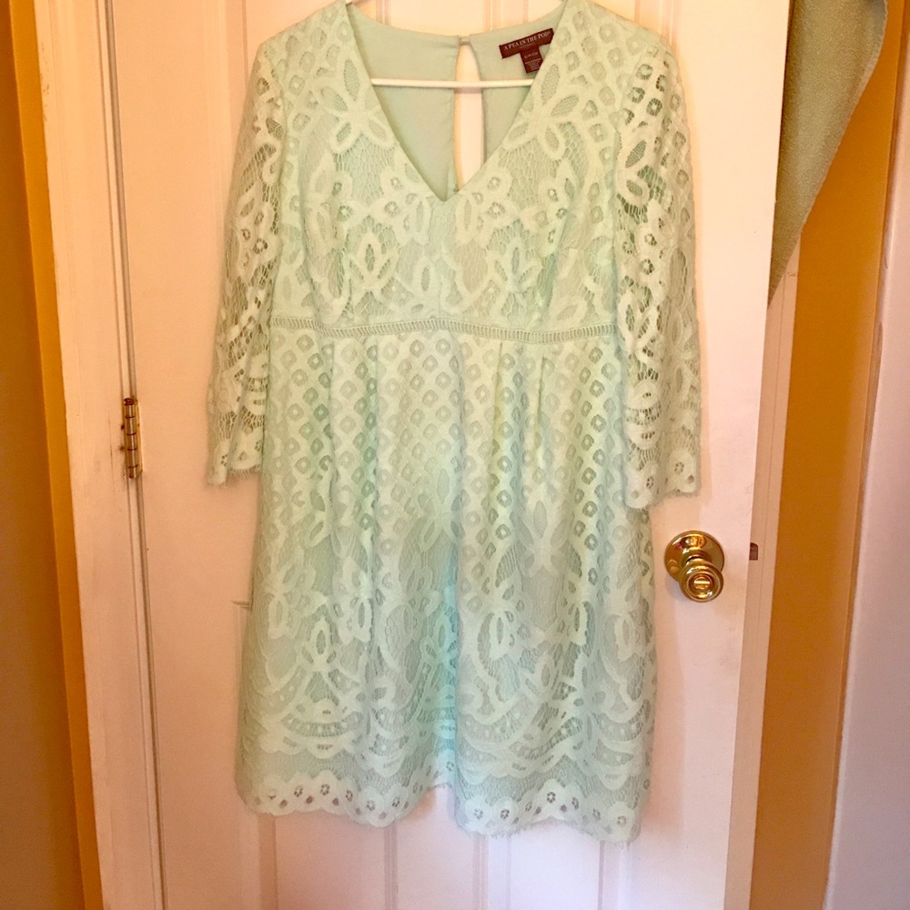 A Pea in the Pod maternity dress size small