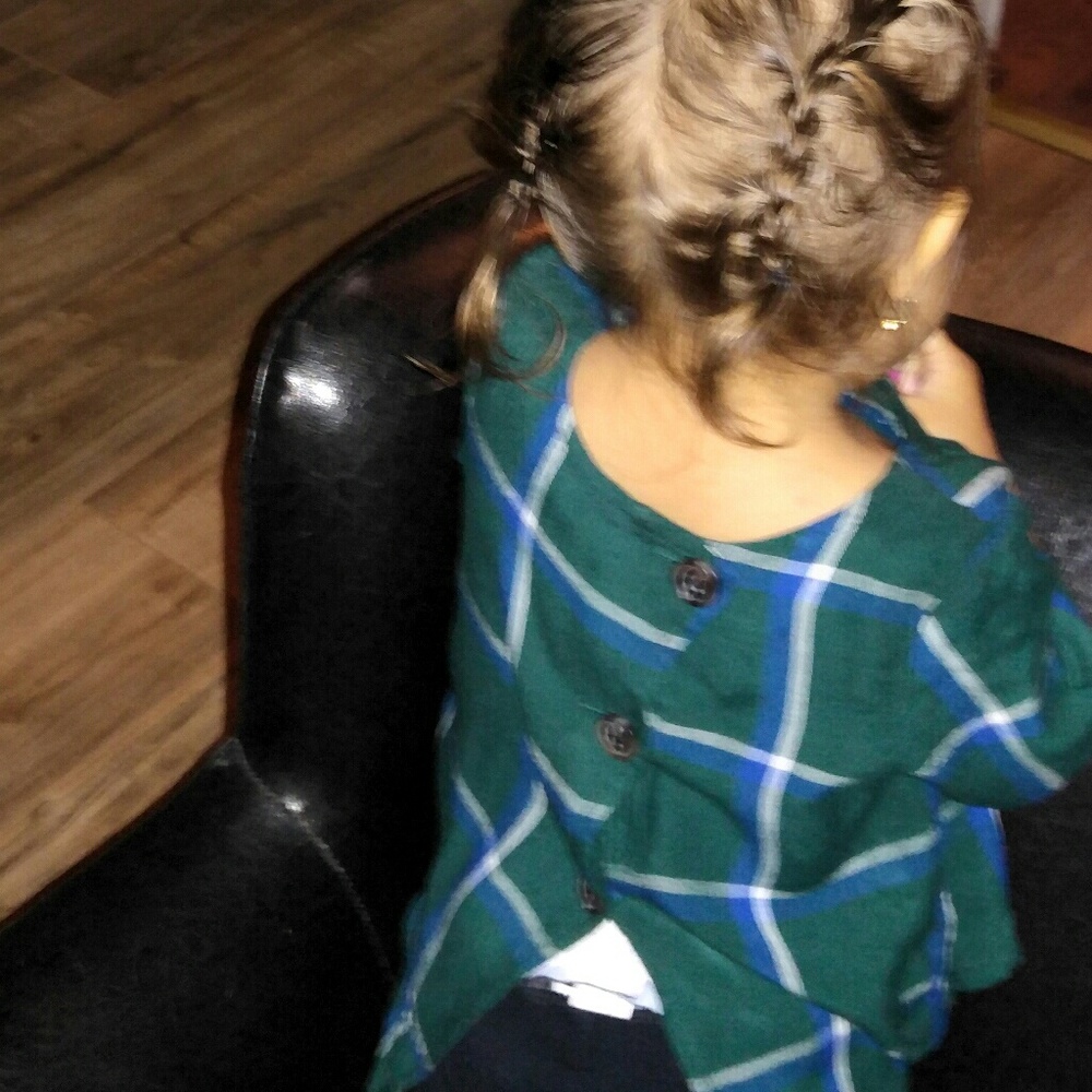 Super cute plaid shirt - Picture 6 of 7