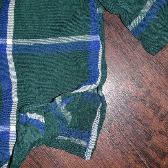 Super cute plaid shirt - Picture 4 of 7