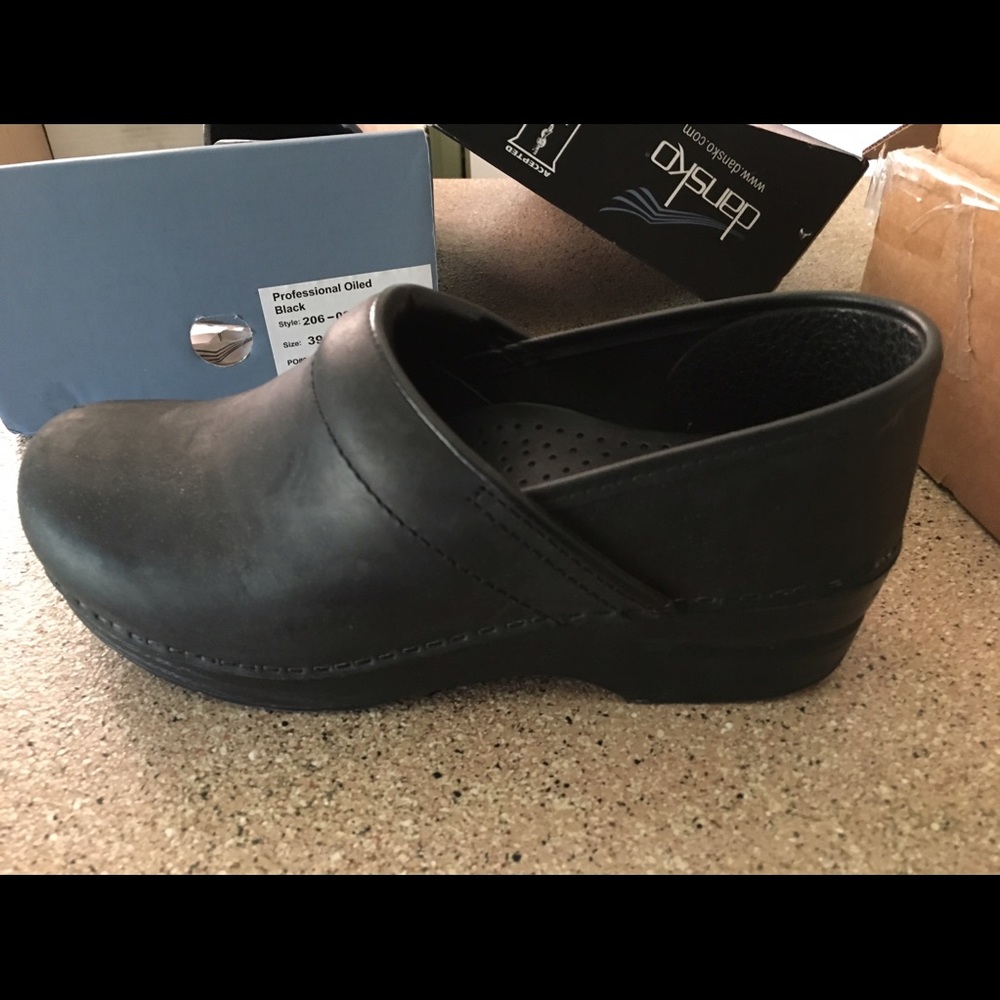 Dansko brand new black oiled sz 39 shoes !