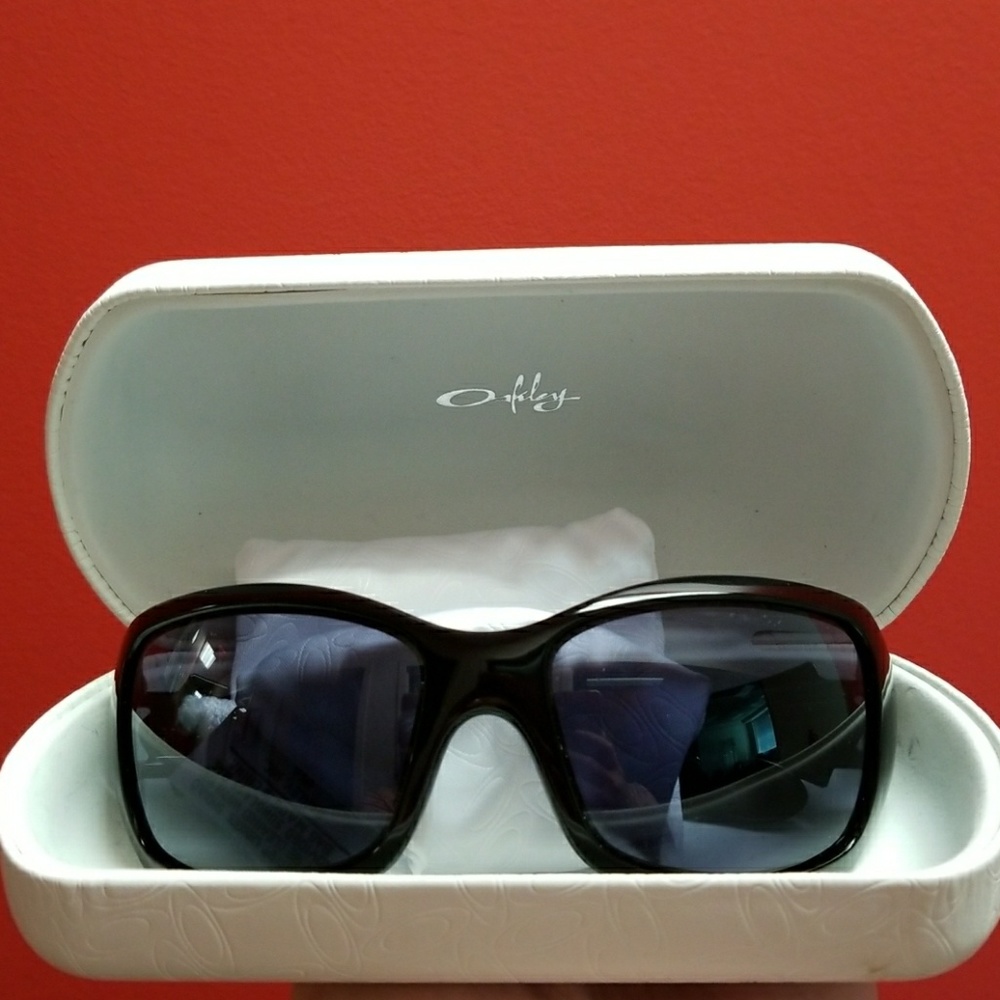 🍁Authentic Oakley "Ravishing" Sunglasses🍁