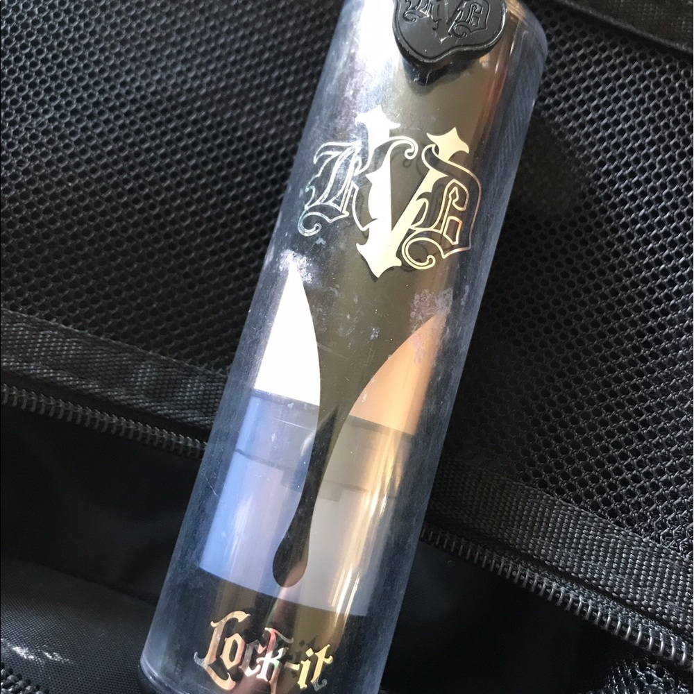FINALSALE💀KVD Lock It Foundation (Light 42)
