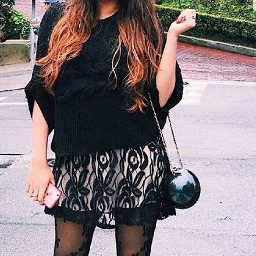 🔥One Left🔥Pearl Crossbody Clutch - Picture 2 of 3