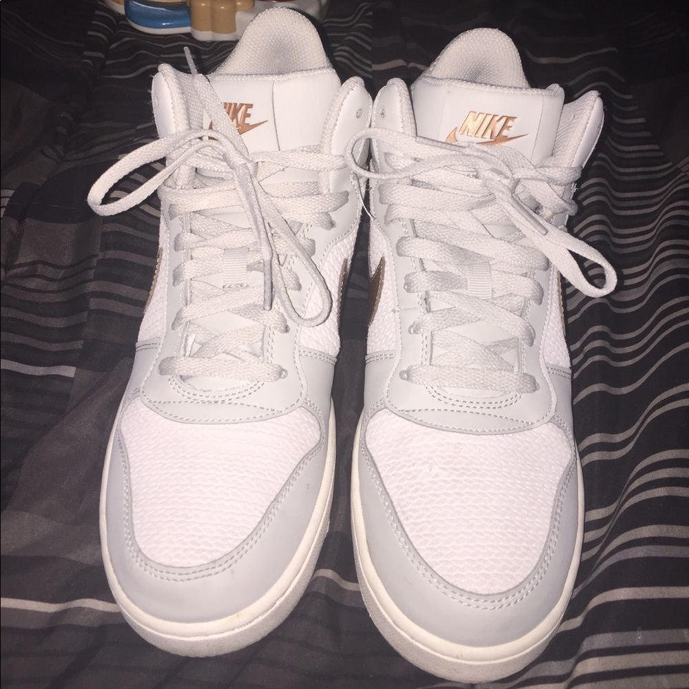 NIKE HIGH TOP SNEAKERS