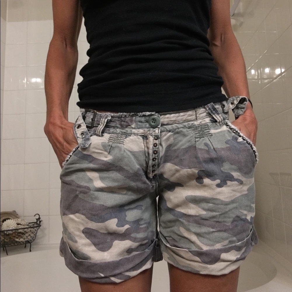 Boutiques Camo Shorts