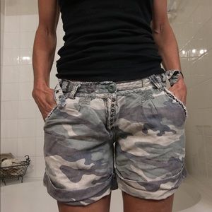 Boutiques Camo Shorts