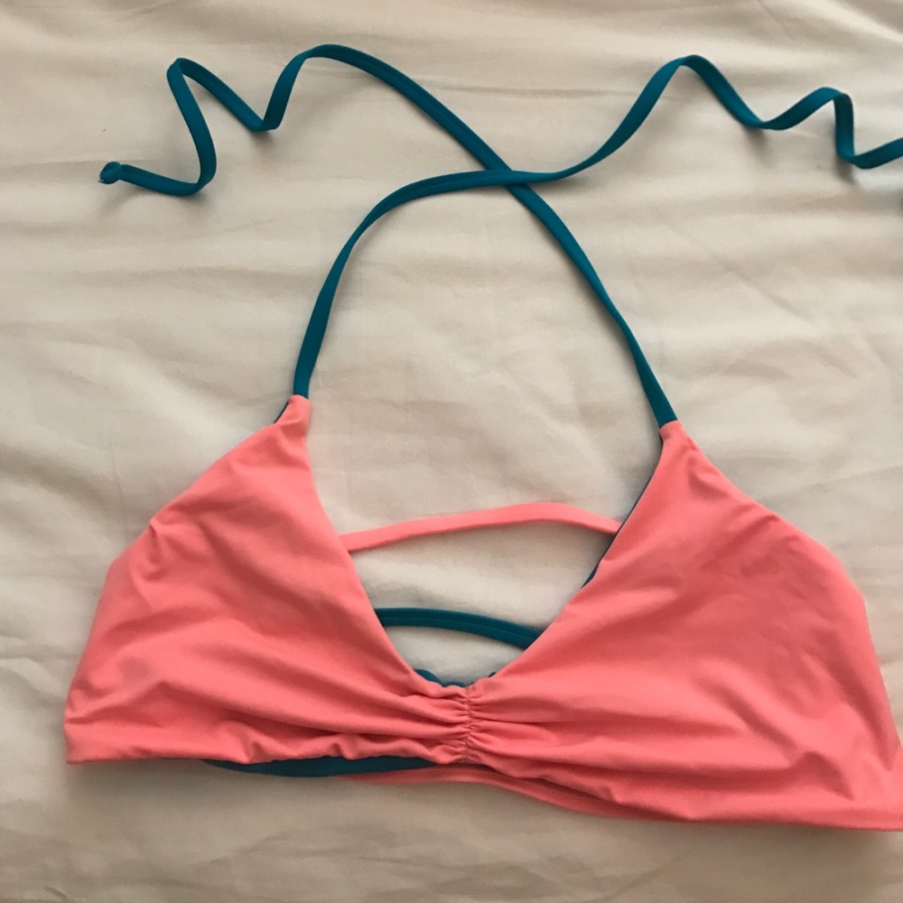 Reversible bikini top