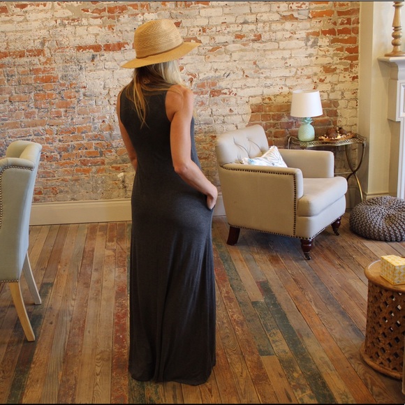 Charcoal gray sleeveless maxi dress with pockets - Picture 2 of 2