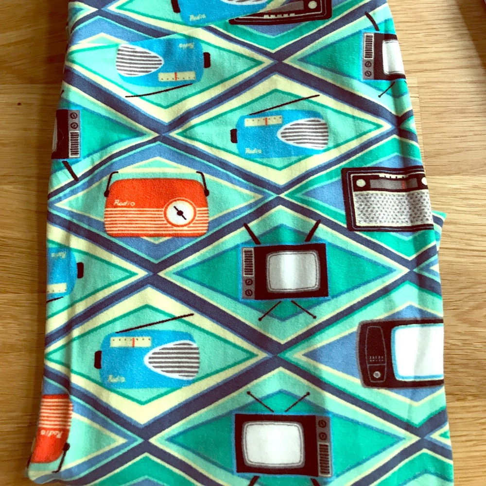 LuLaRoe OS television 📺 and radio 📻 leggings NEW