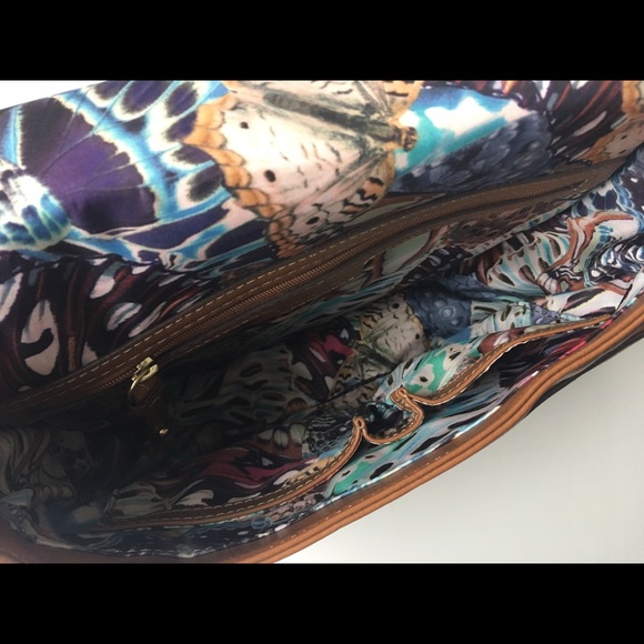 🔥SALE🔥🌟🆕🌟Classic crossbody bag💕 - Picture 3 of 3